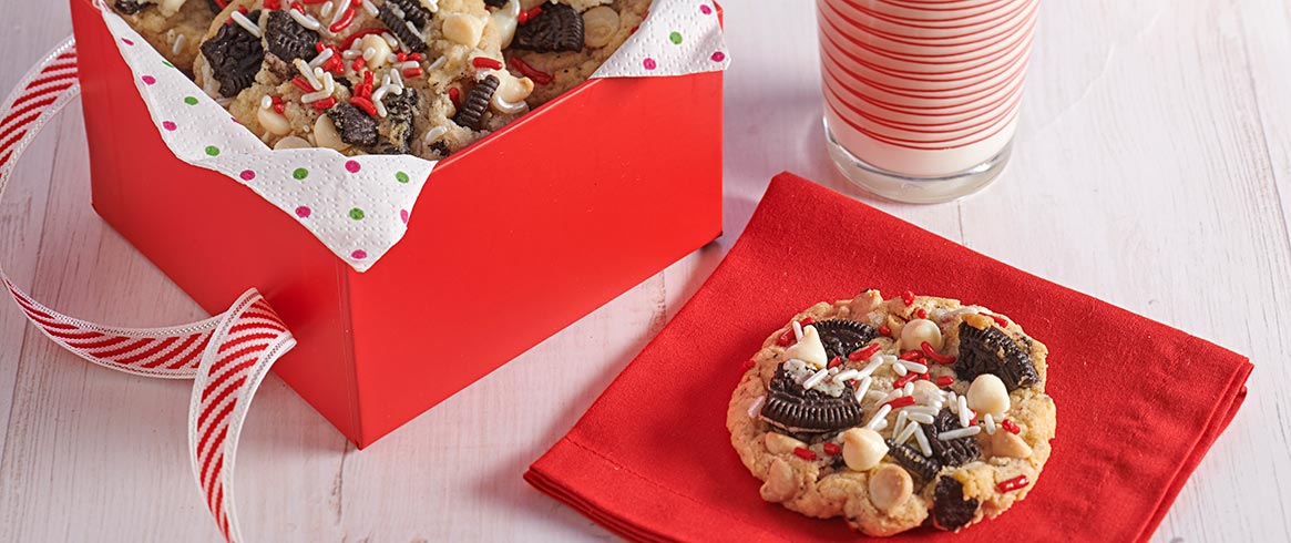 Biscuits au chocolat blanc avec morceaux d'OREO