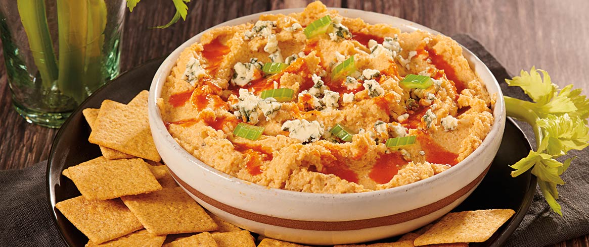 FINS AU BLÉ avec humus au chou-fleur à la Buffalo