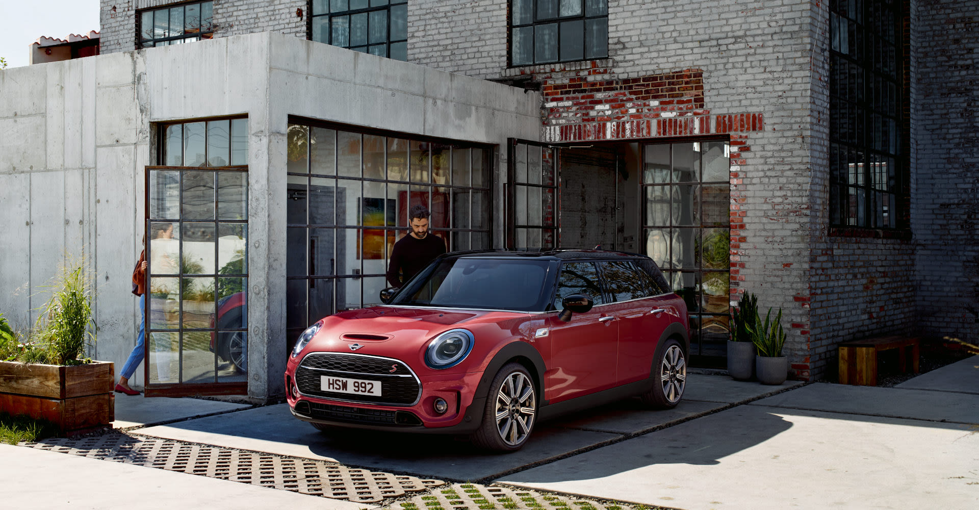 SAME MINI CLUBMAN. MORE STANDARD FEATURES.