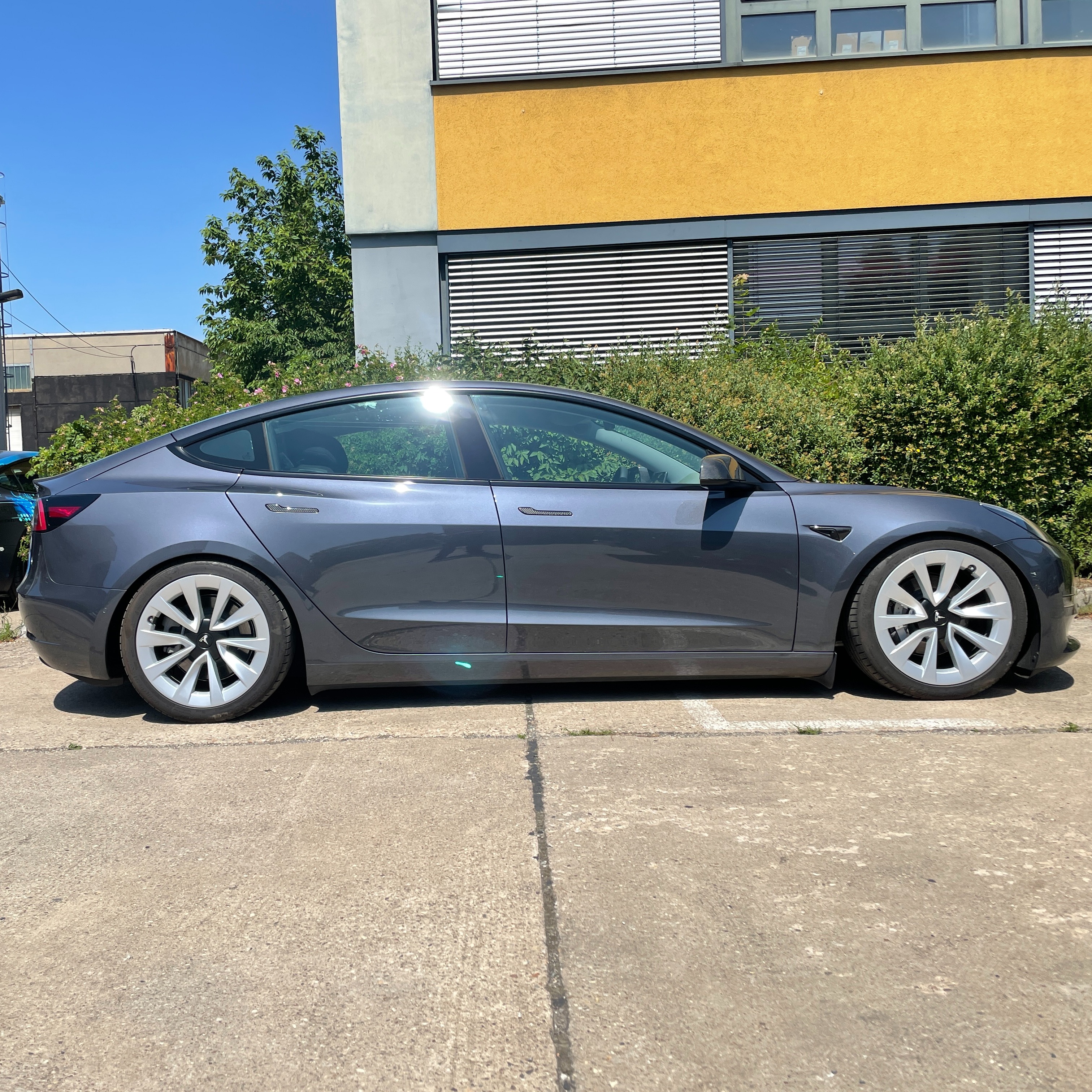 Steinschlagschutz Folierung Tesla Model 3 / Model Y – SilentDrive.de