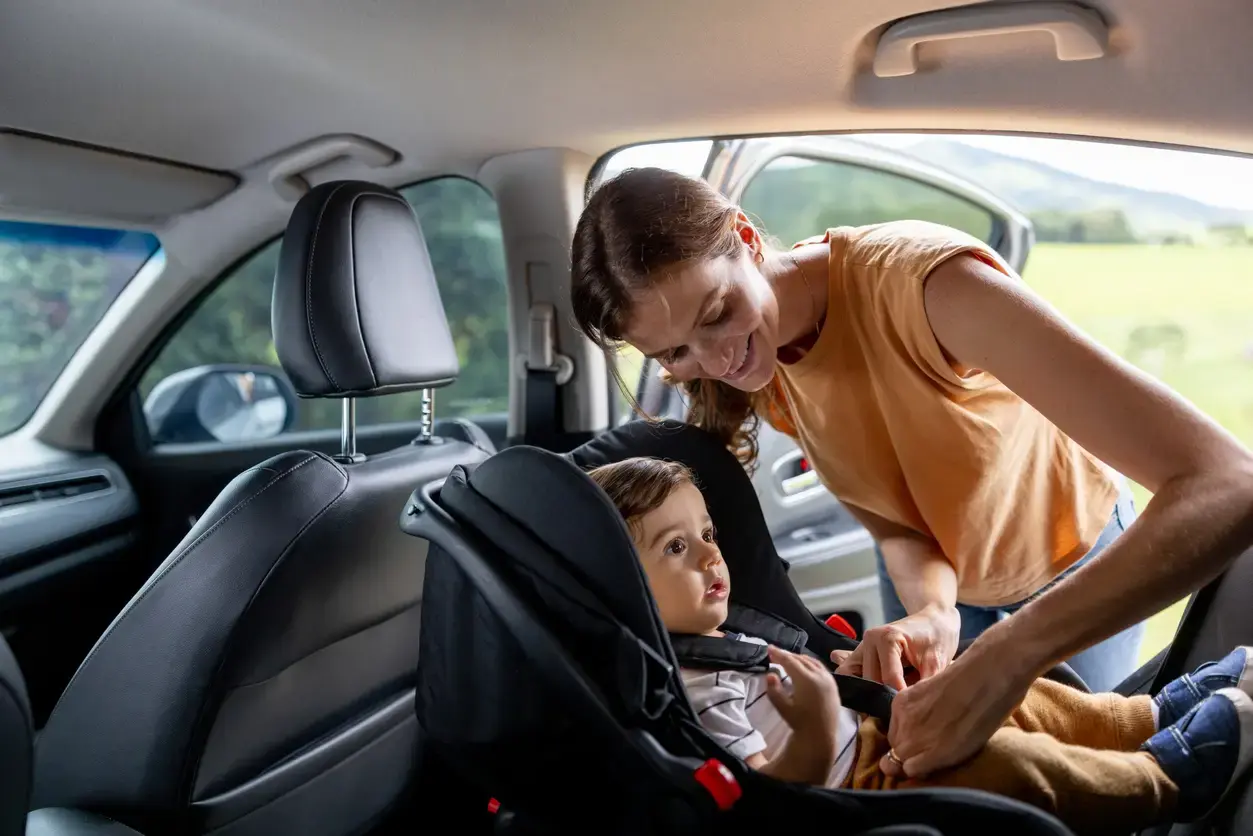 PO | Niños en silla de auto