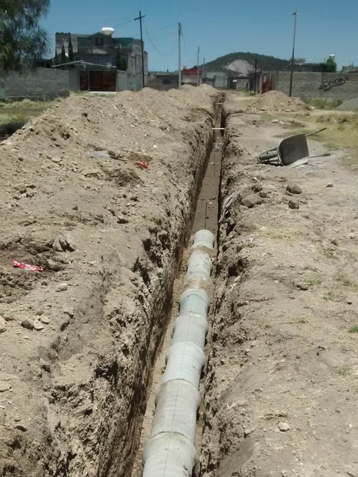 Alumbrado público, drenajes y pavimentación de calles