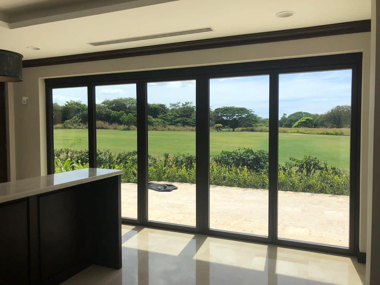 Ventanería: Los únicos acabados de construcción visibles desde el