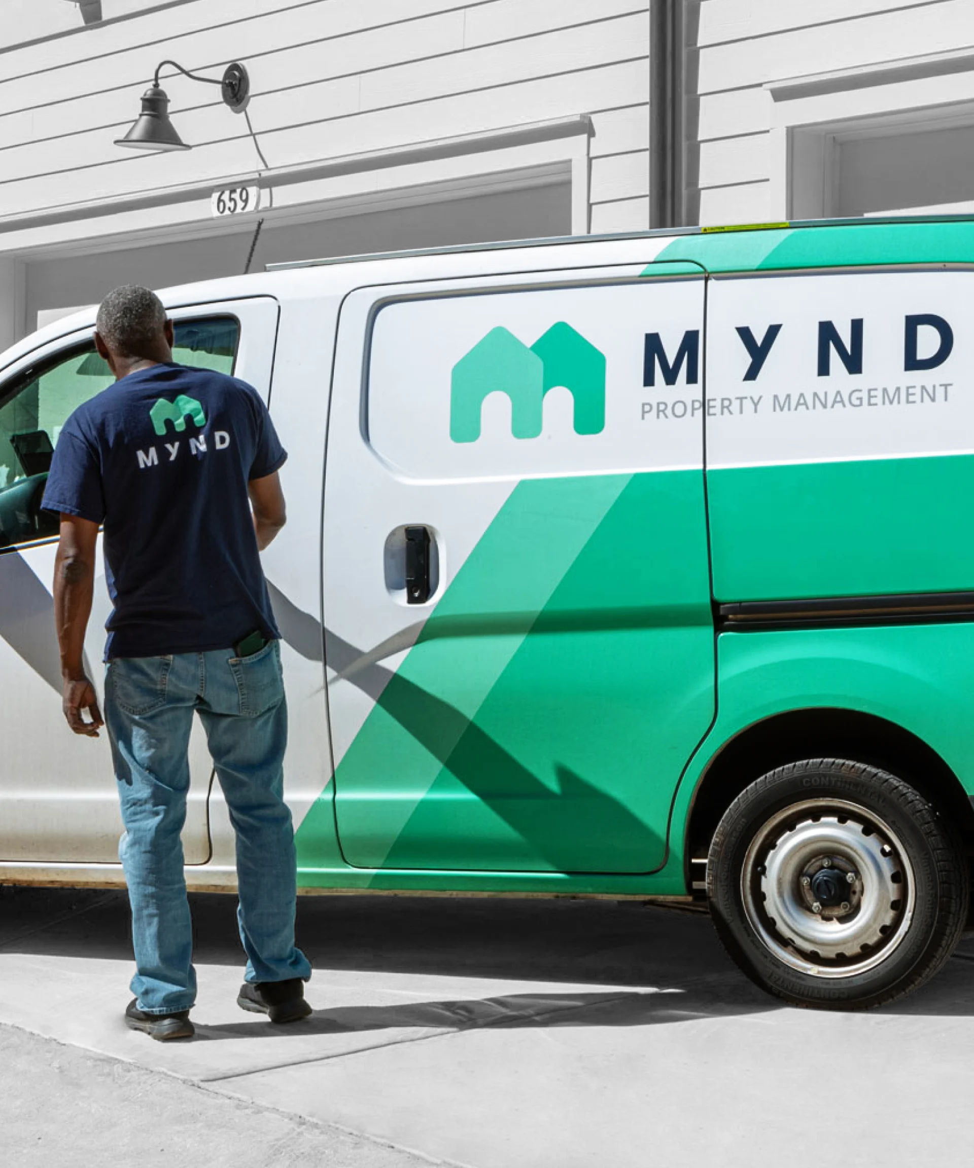 Mynd technician by a Mynd van