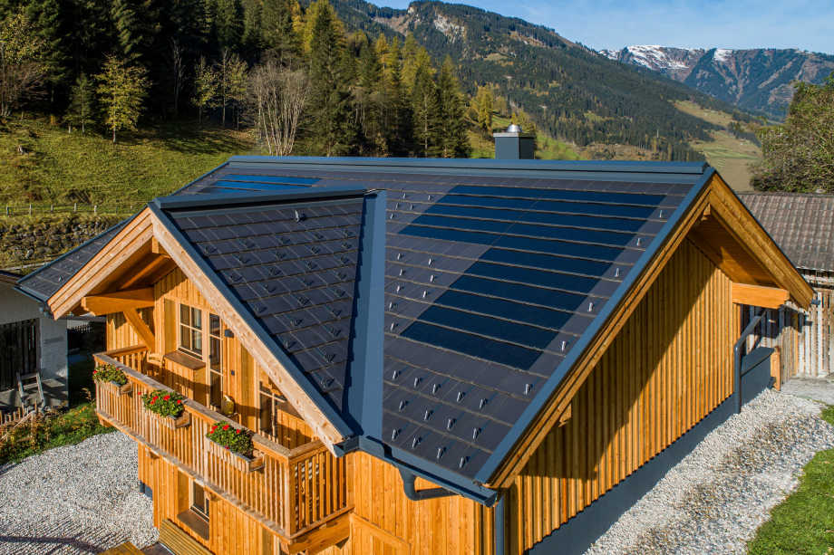 Einfamilienhaus mit einer Premium Photovoltaikanlage von BMI Bramac