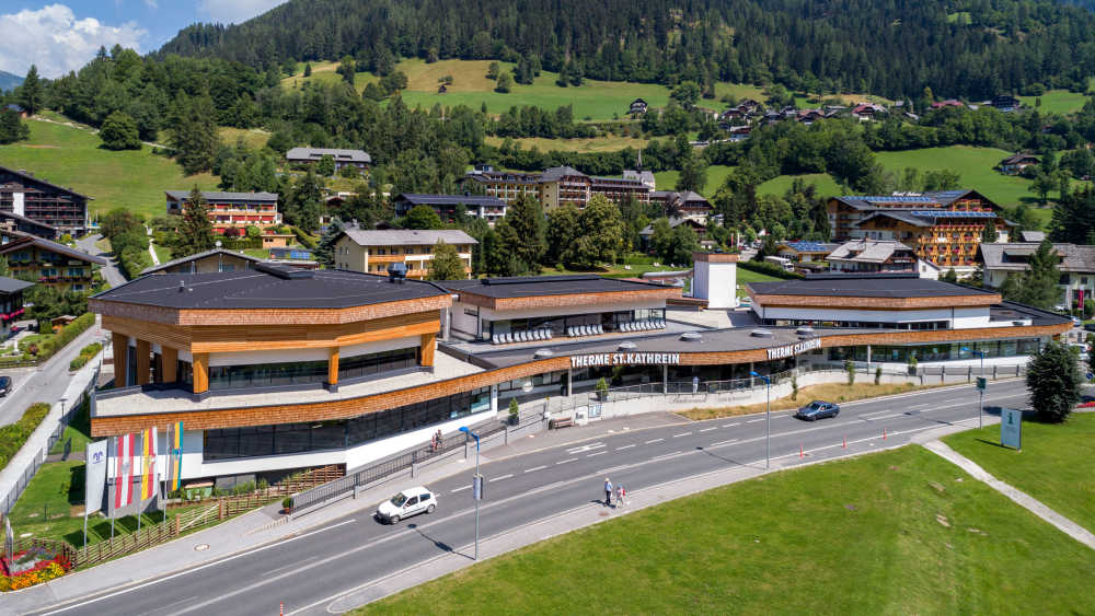 Obenansicht der Therme St. Kathrein - eingedeckt mit der BMI Villas Bitumenbahn DichtDach Alpin