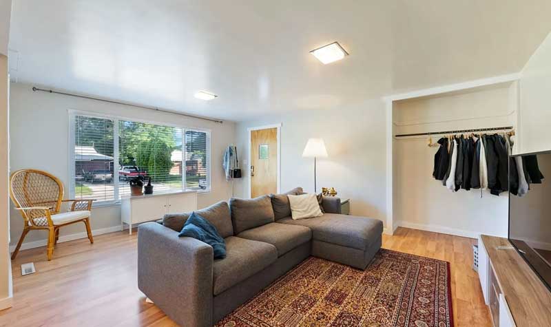 FindingHome6LivingRoom