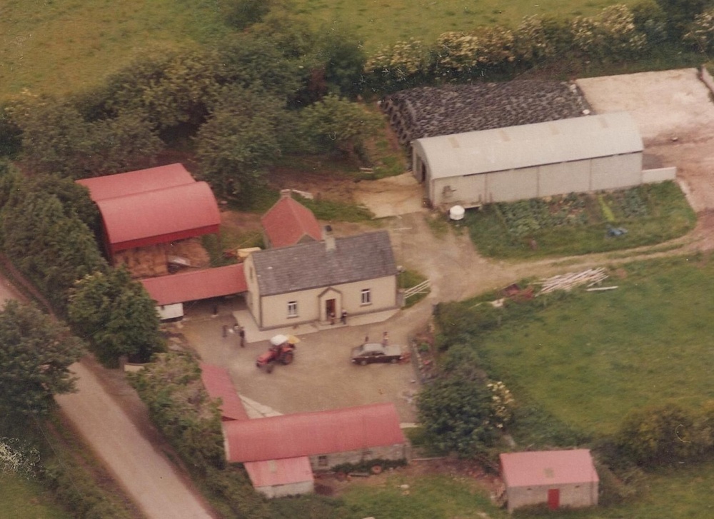 Aerial photograph of a farm from the 1980s