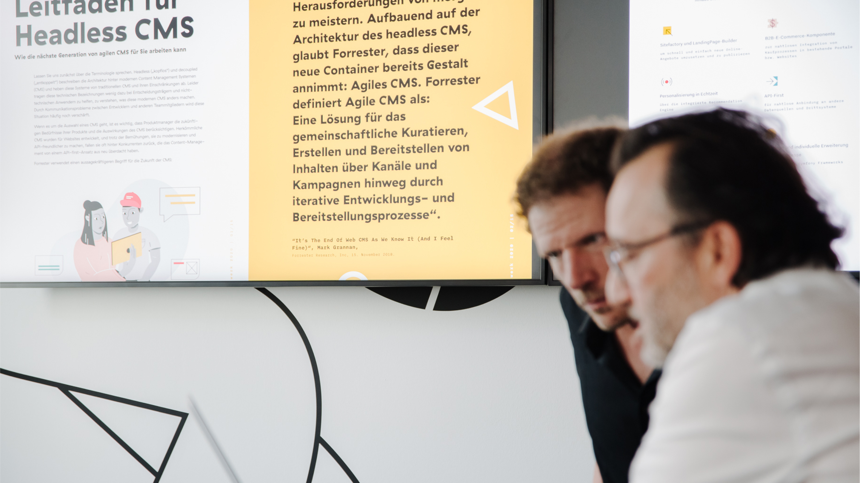 Stephan Clasen, Technical Director, and Kaan Karaca (CTO) evaluate the CMS selection according to denkwerk's specifications.