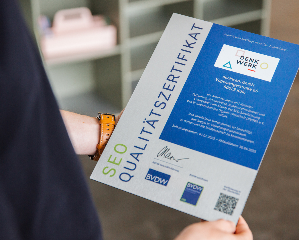 A Person presents the new SEO quality certificate of the BVDW for denkwerk - 2023-25