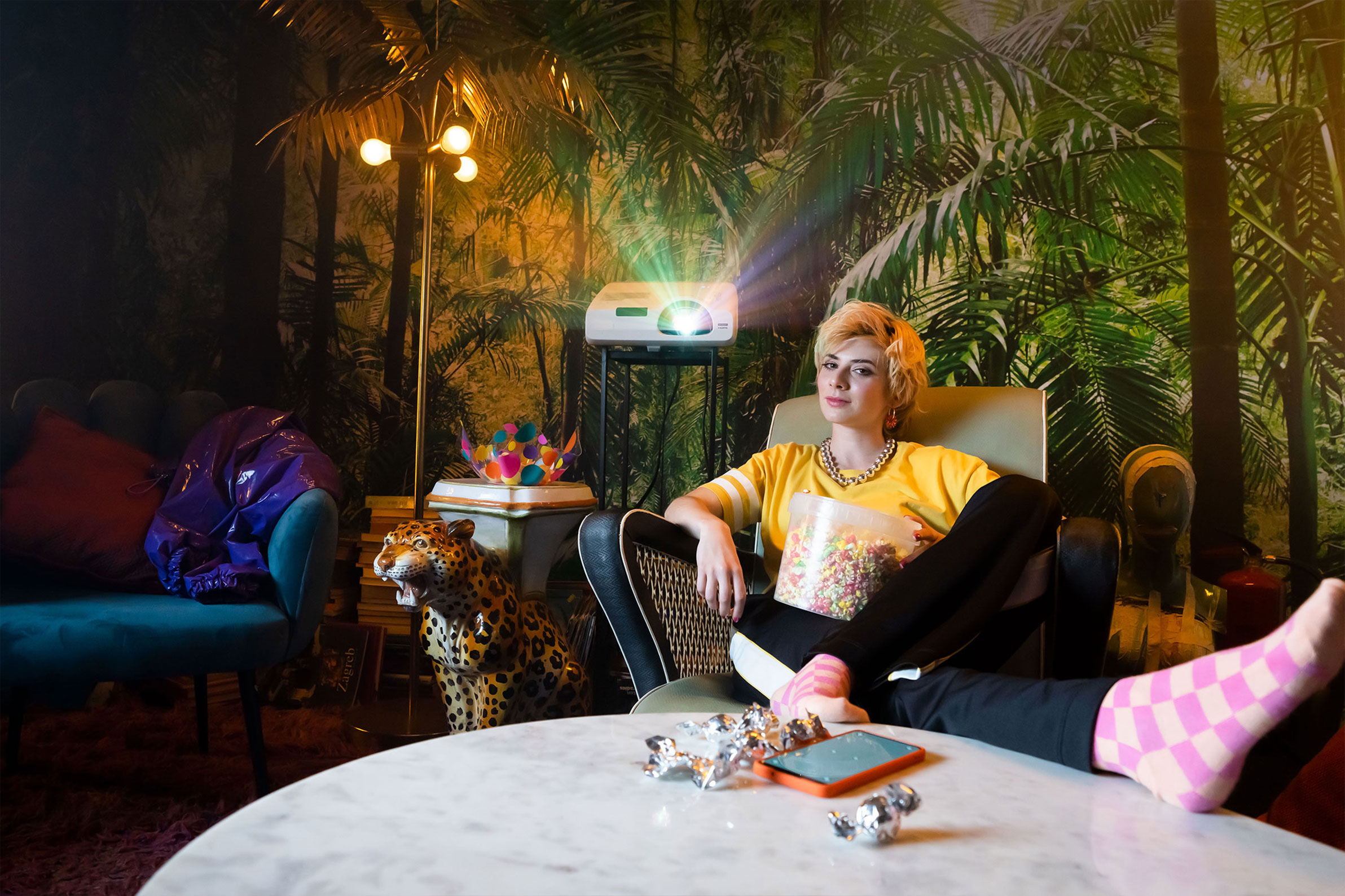 Dank easyCredit erfüllt sich Leyla ihren Traum vom voll ausgestattetem Heimkino.