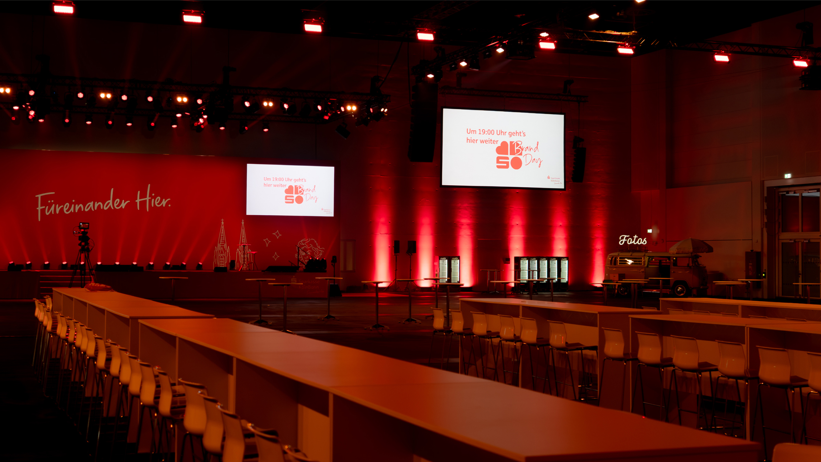 Stage with screen "Füreinander Hier." and "Brand Day" Sparkasse KölnBonn
