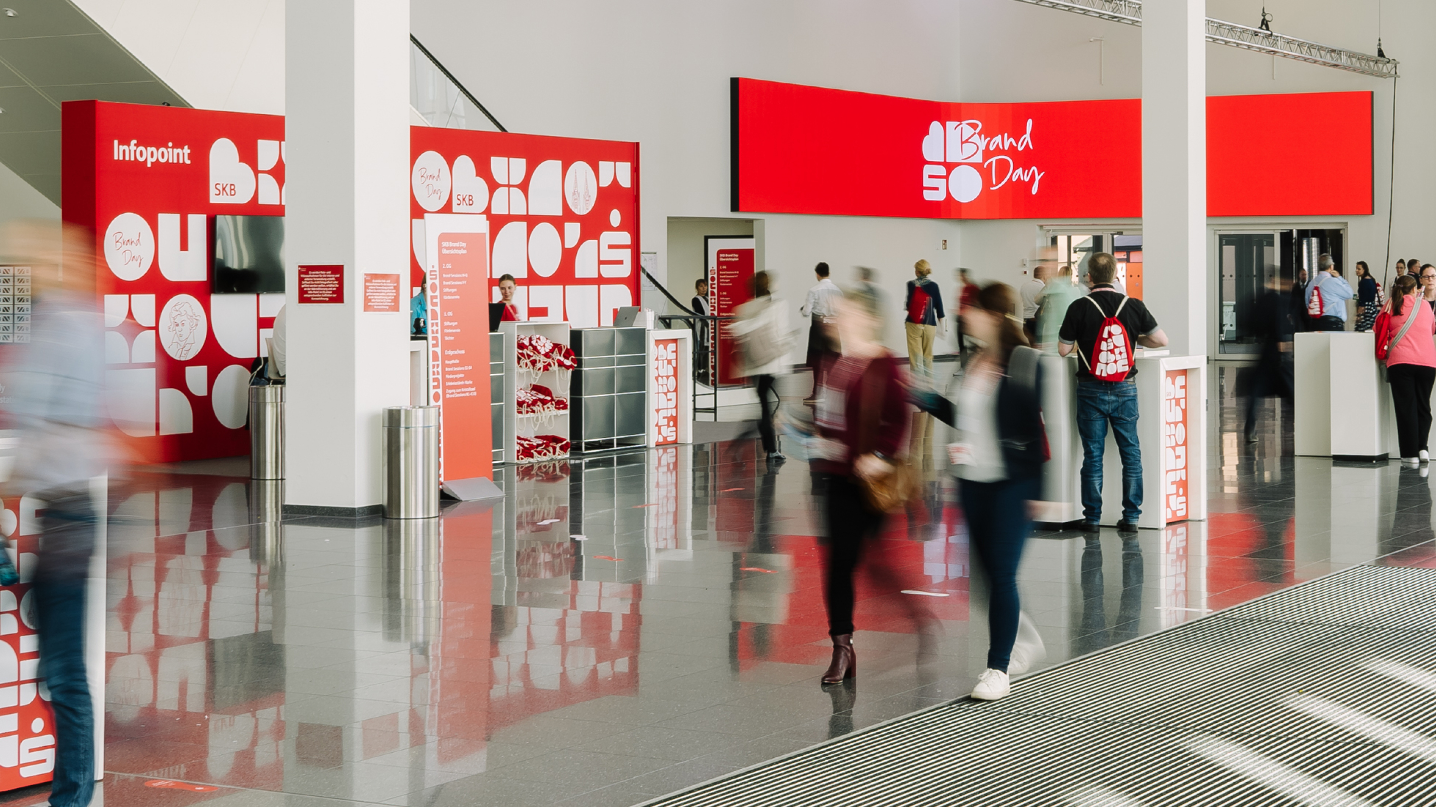 Brand Day Sparkasse KölnBonn mit Screens im neuen Corporate Design von denkwerk