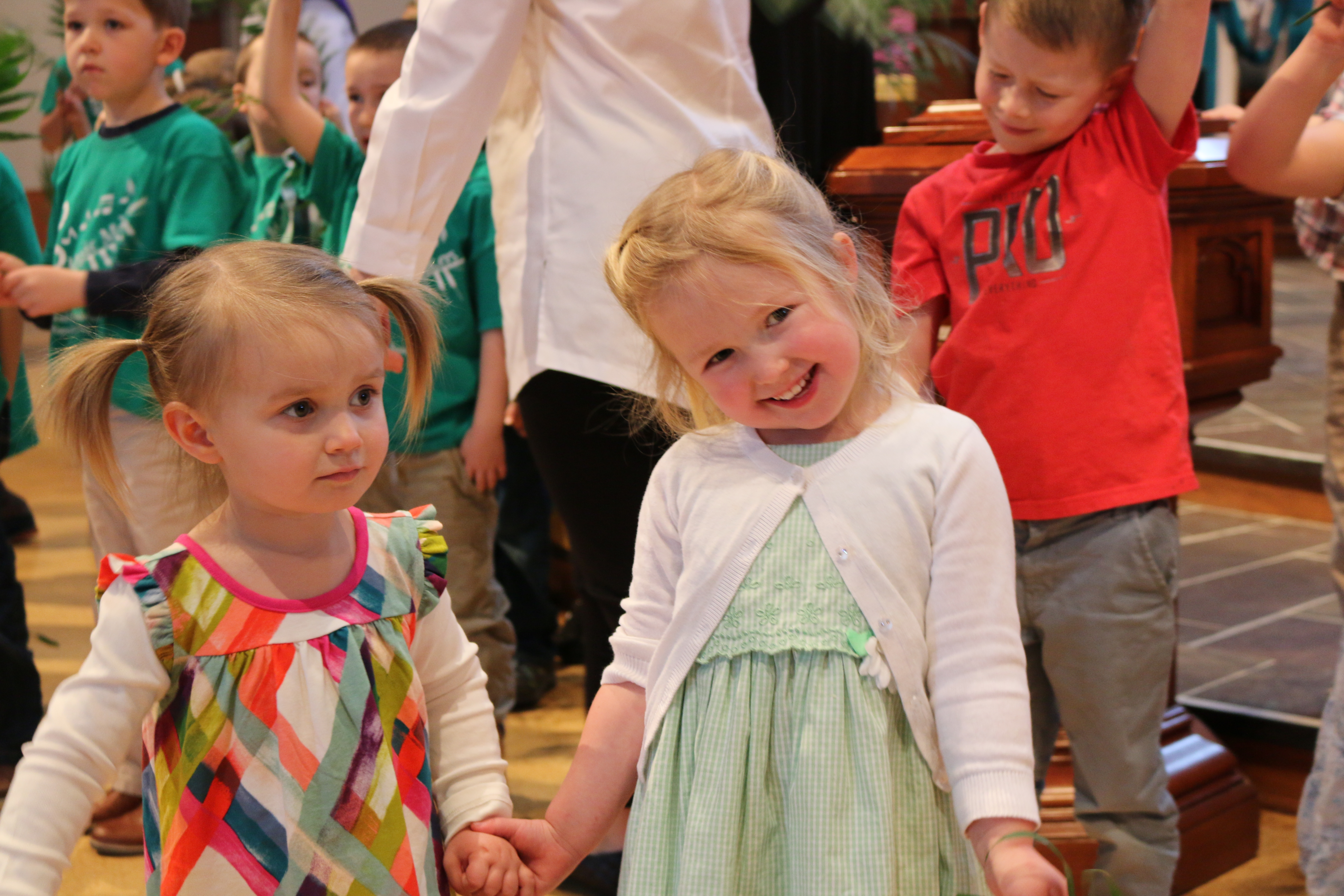 Two toddler girls holding hands