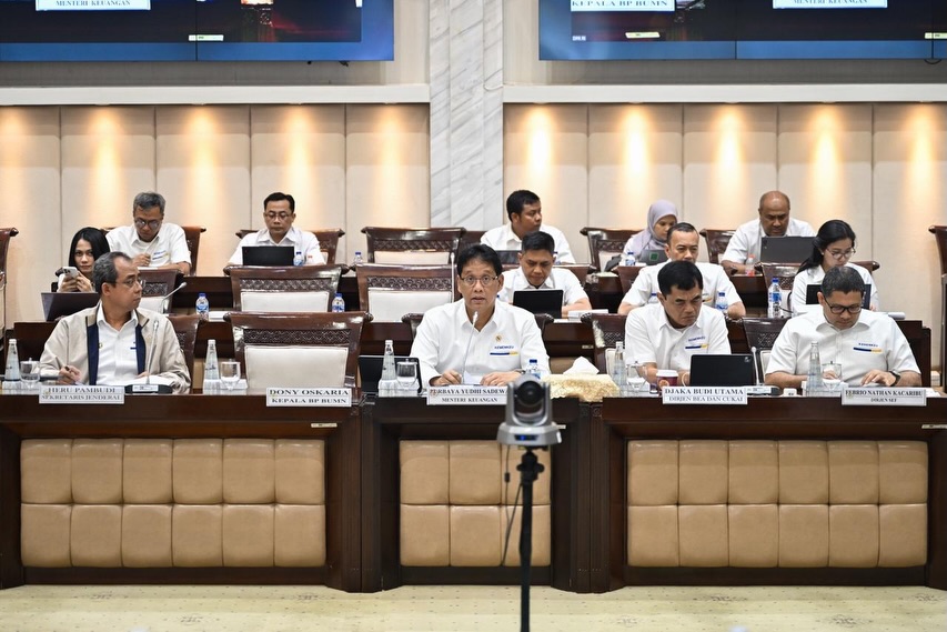 Menkeu Purbaya Bahas Kebijakan Bea Keluar Minerba dan PMN 2025 Bersama DPR