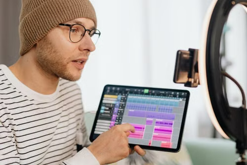 Influencer dan Selebgram Tidak Pakai PPh Final 0,5 Persen