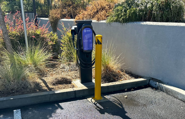 Xeal Charger
