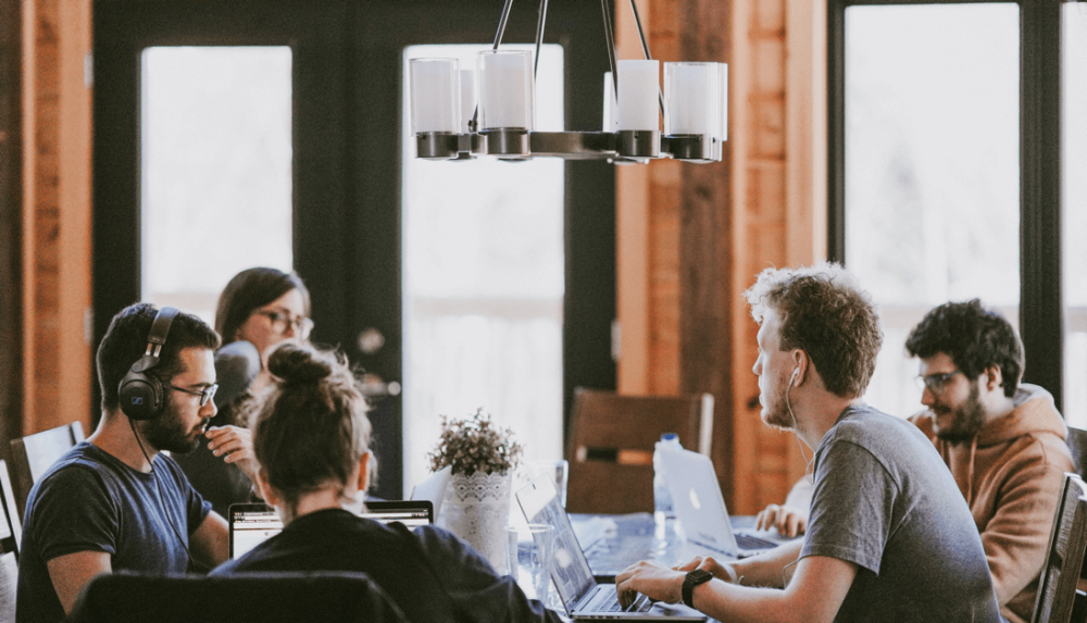 A team gathering information on the National Library website.