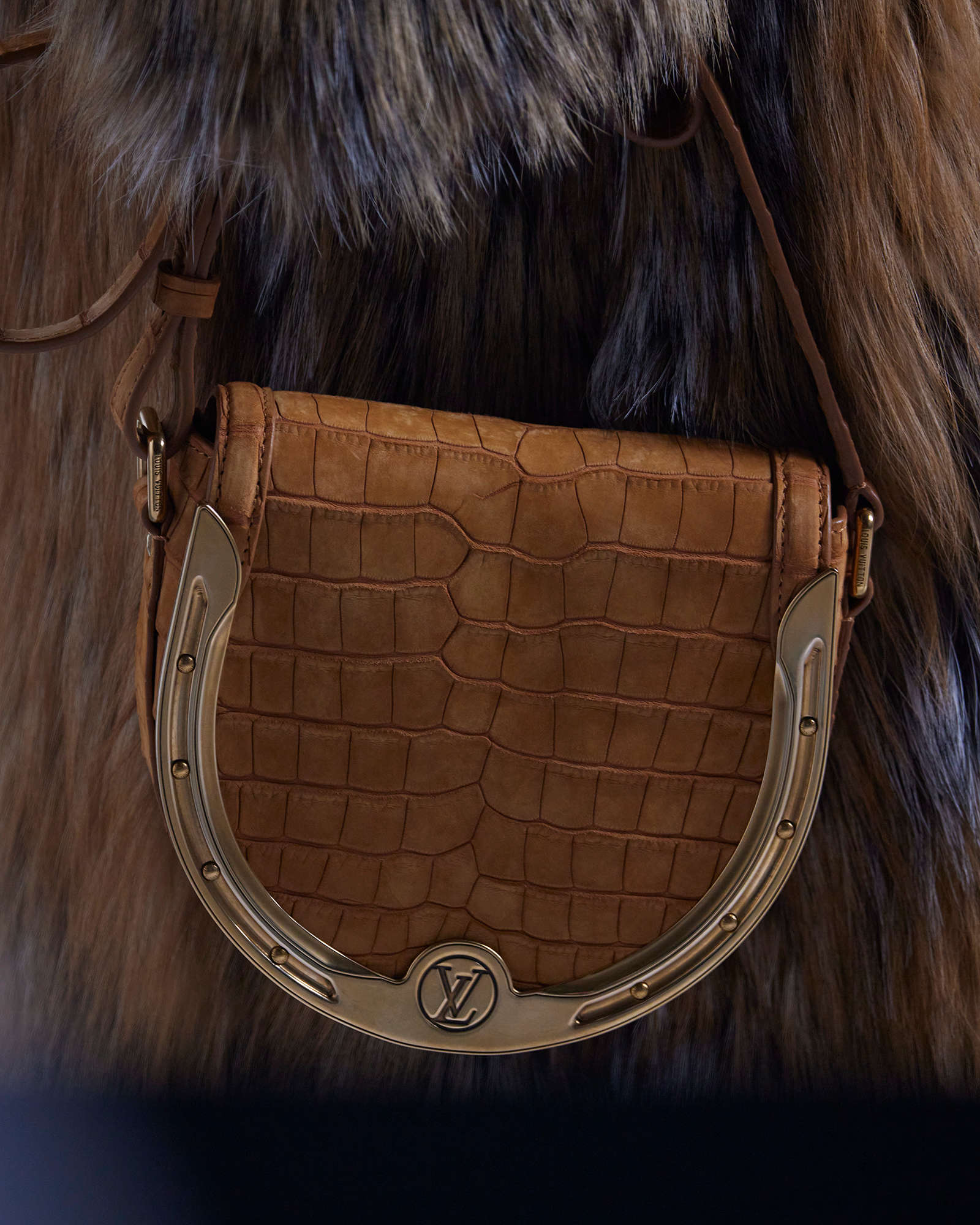 MEN-S FW24 SHOW BACKSTAGE DETAILS VISUALS 8 LV-COM DII 1600x2000