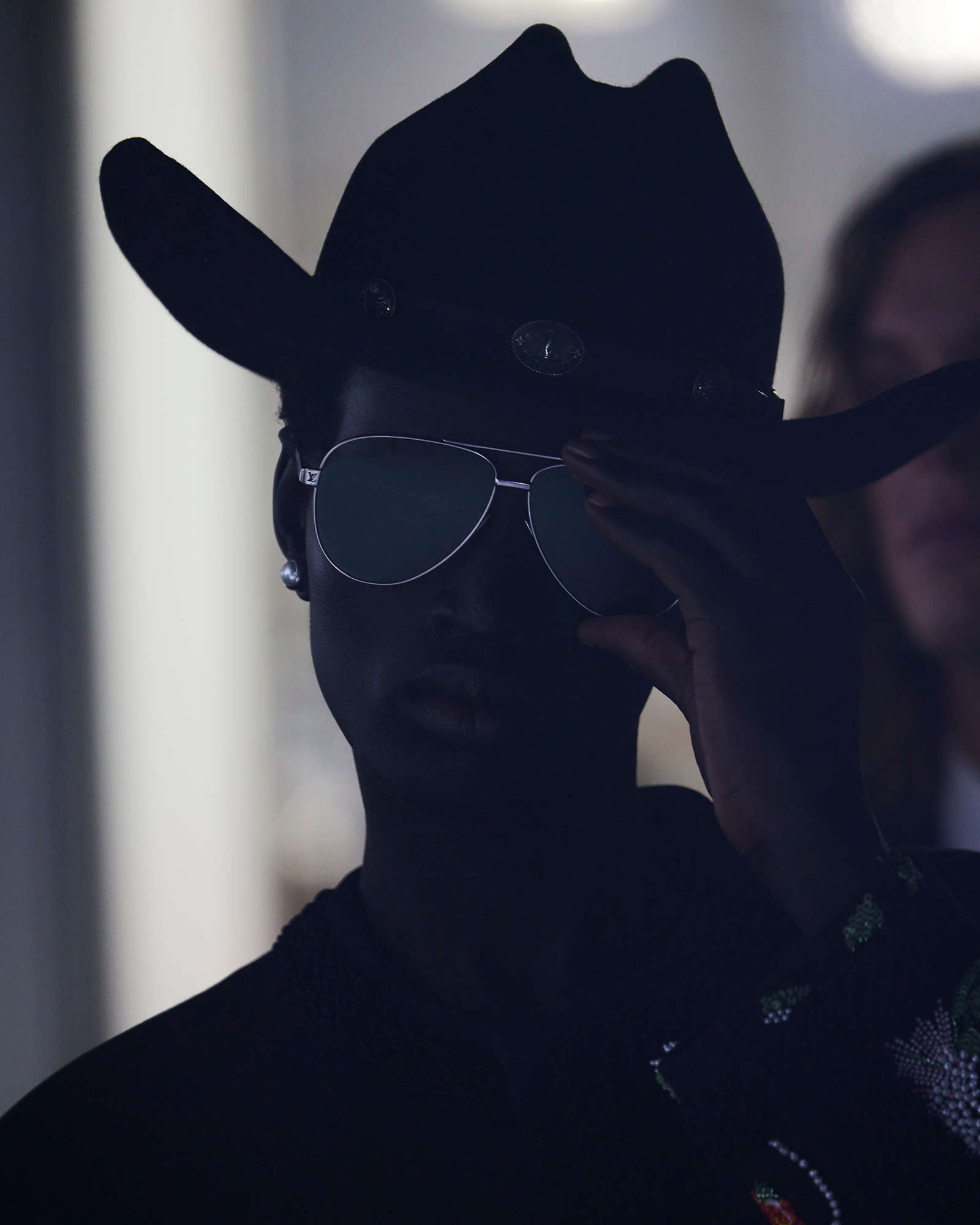 MEN-S FW24 SHOW BACKSTAGE DETAILS VISUALS 9 LV-COM DII 1600x2000