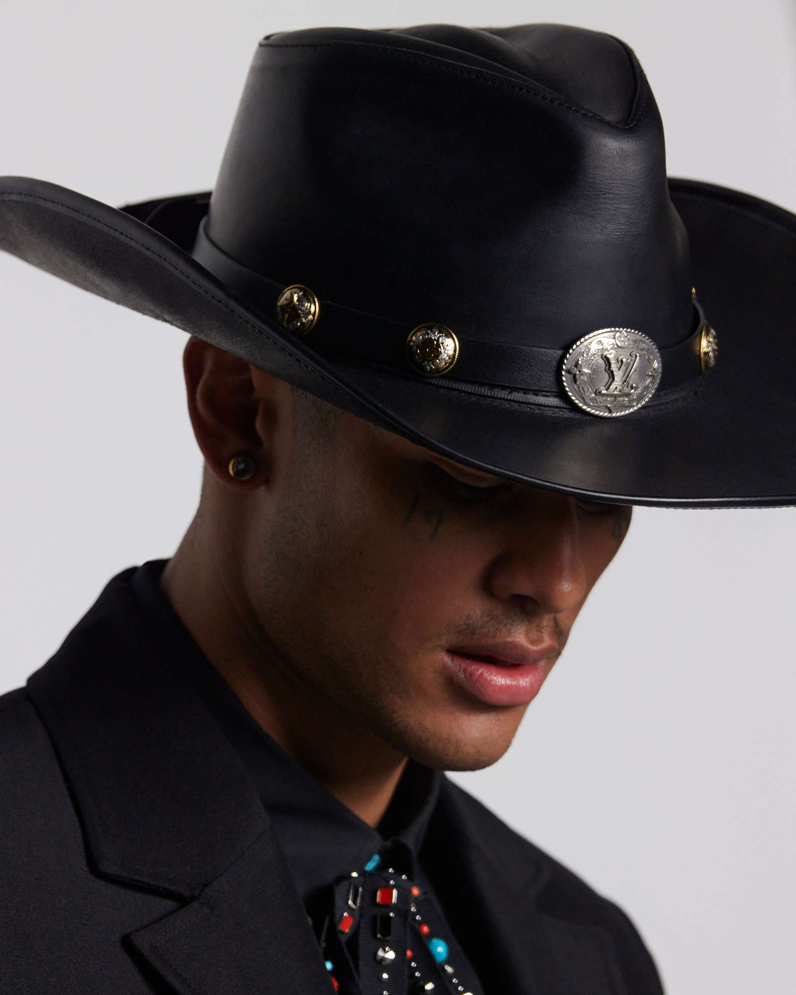 MEN-S FW24 SHOW BACKSTAGE DETAILS VISUALS 10 LV-COM DII 1600x2000