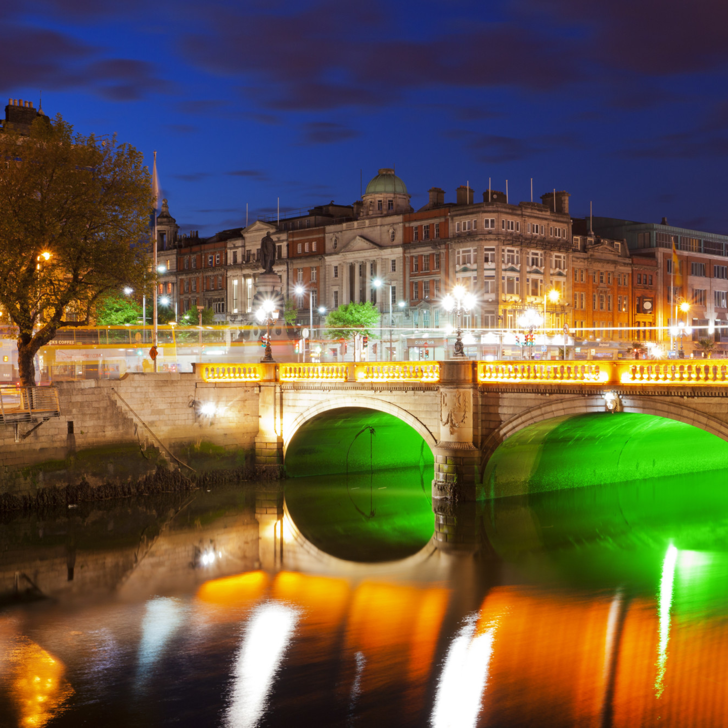 The river liffy in Dublin at night
