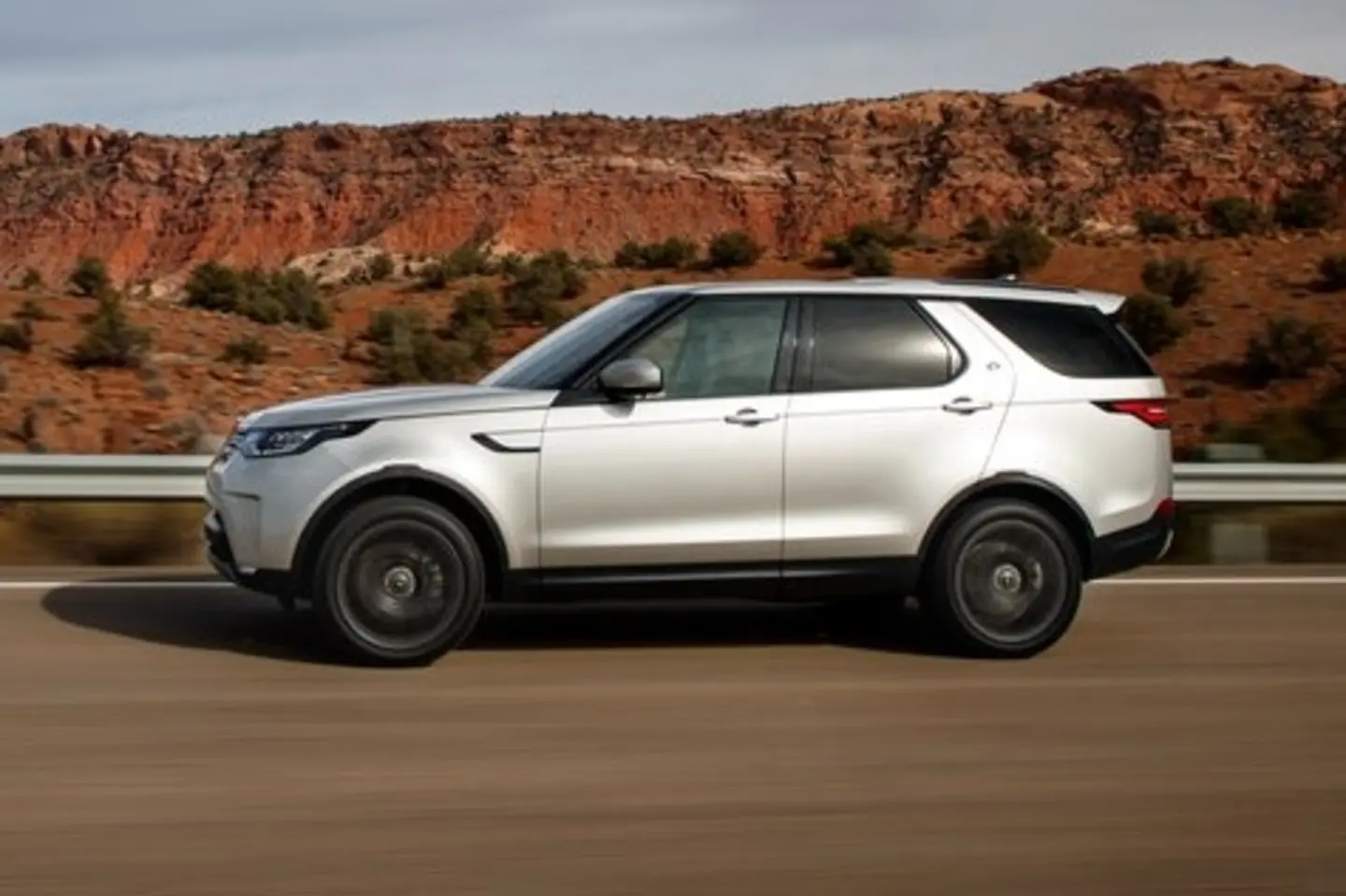 The side exterior of a silver Land Rover Discovery