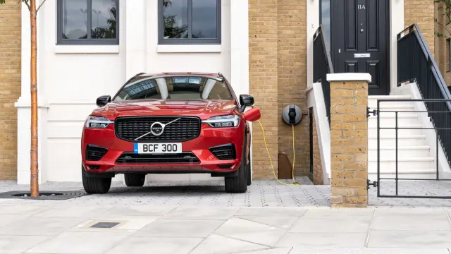 Volvo XC60 plug-in hybrid charging