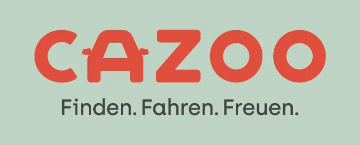 Cazoo Logo Orange auf Grün mit Slogan