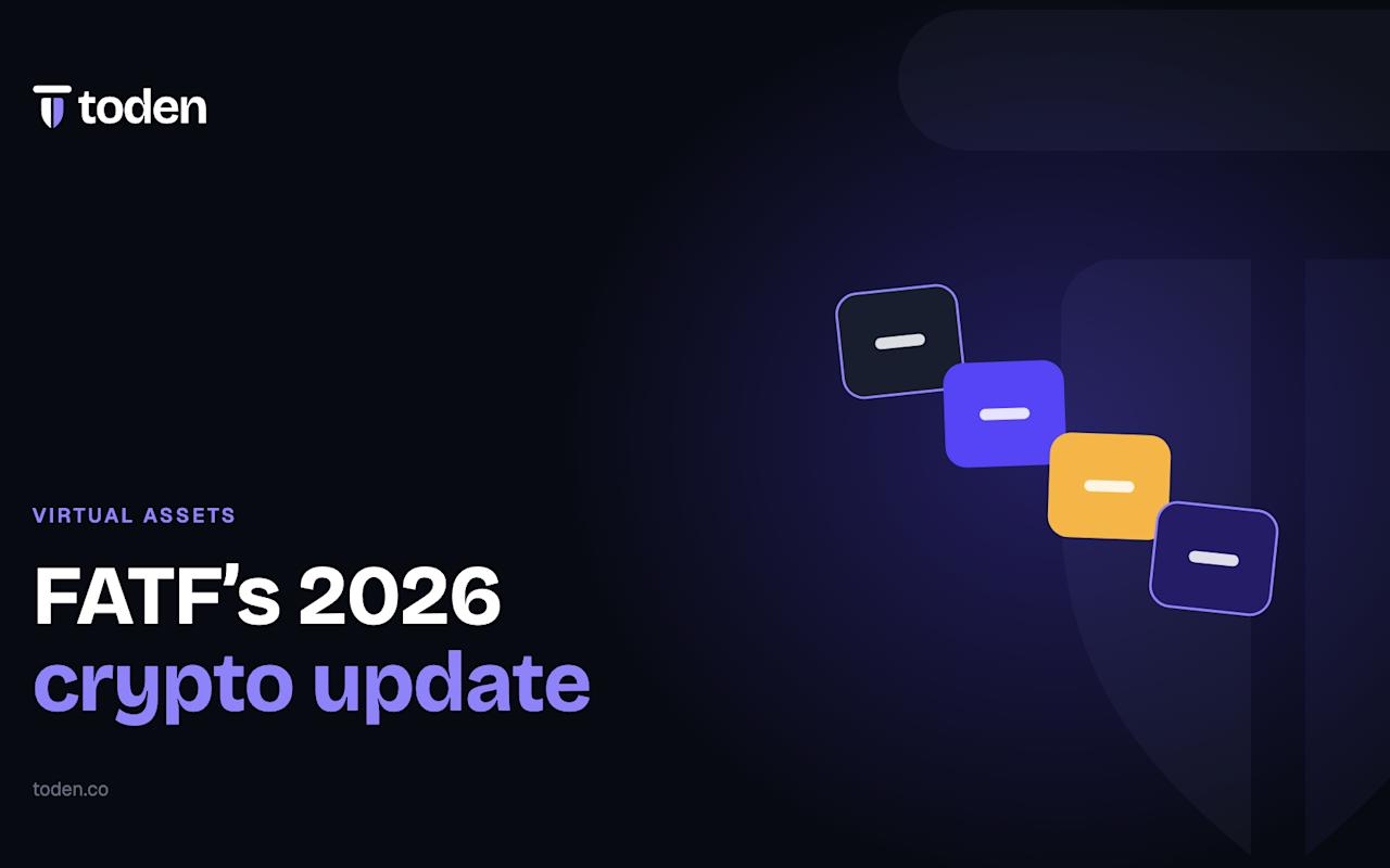 عنوان رئيسي "تحديث مجموعة العمل المالي لعام 2026 بشأن العملات المشفرة" بجانب رسم توضيحي لسلسلة من الكتل المرتبطة، على تدرج لوني كريمي دافئ.