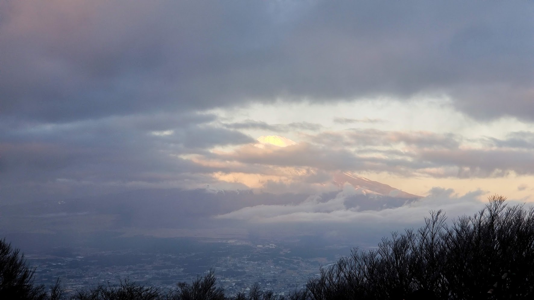 ánh mặt trời trên đỉnh Phú Sĩ