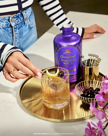 Whisky sour the cocktail collection