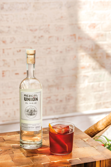 Mezcal-Union-El-Viejo-bottle-and-negroni
