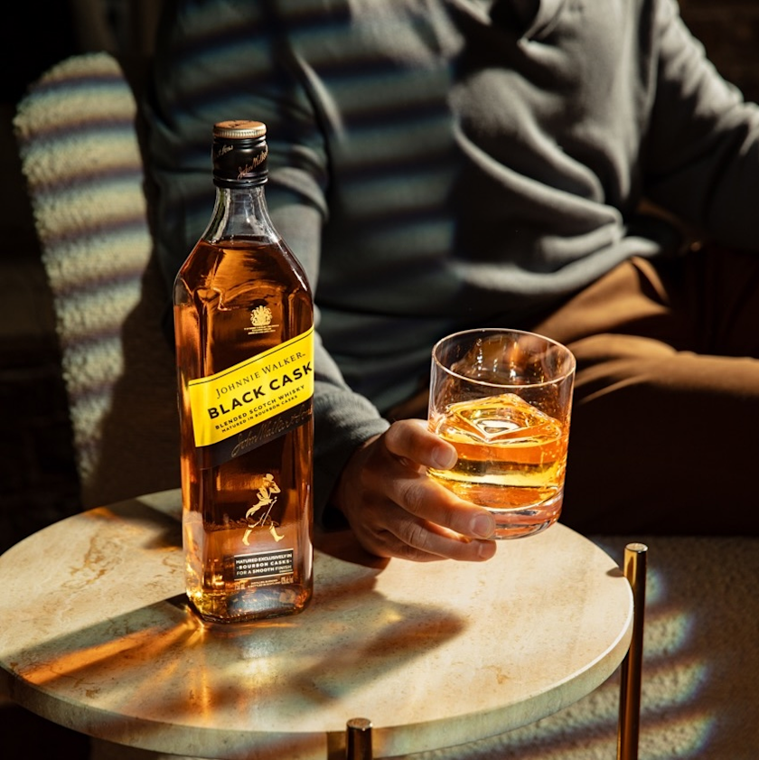 Johnnie Walker Black Cask On the Rocks Serve
