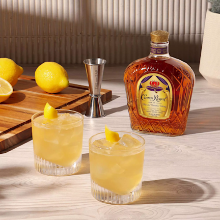 Crown Royal Whiskey Sour Cocktail Kit Serve (1)