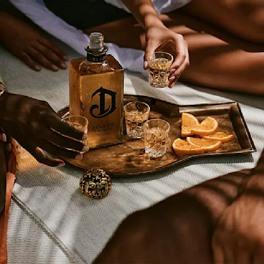 Deleon Reposado Lifestyle Shot