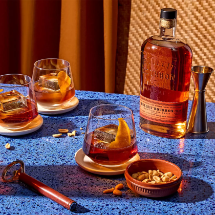 BULLEIT BOURBON Lifestyle Serve