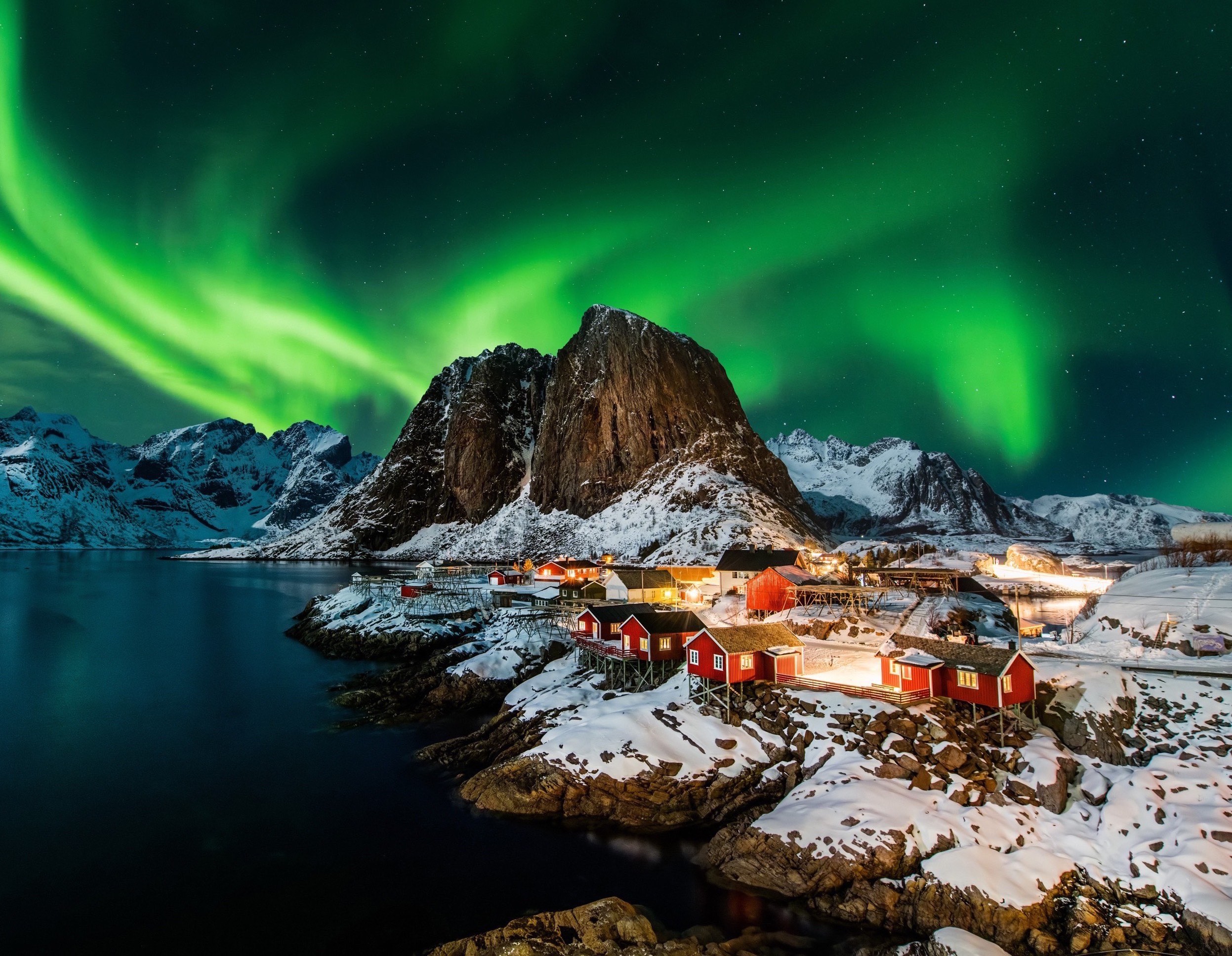 1000 shutterstock 150434534 Northern Lights Lofoten Piotr Krzeslak WEB