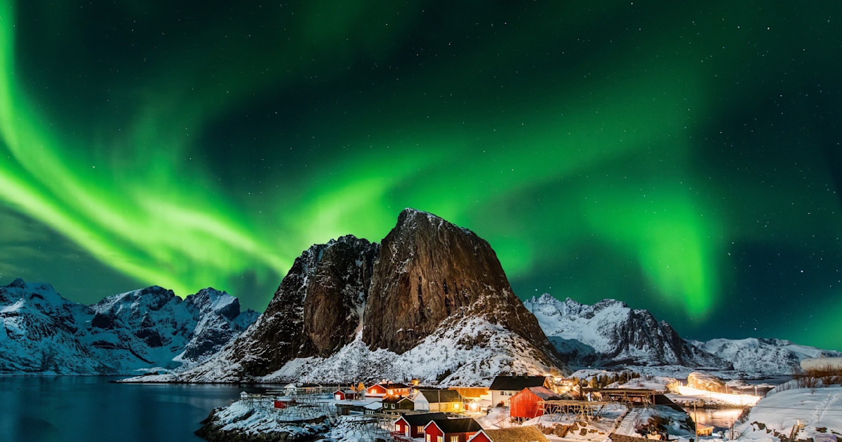 Best months for the Northern Lights 2025 50 Degrees North