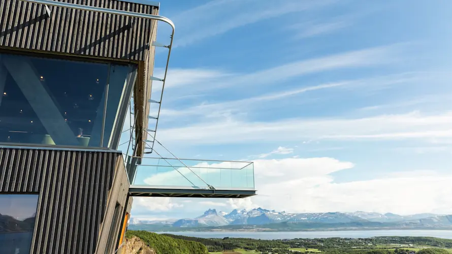 Wood Hotel Selfie Bridge 