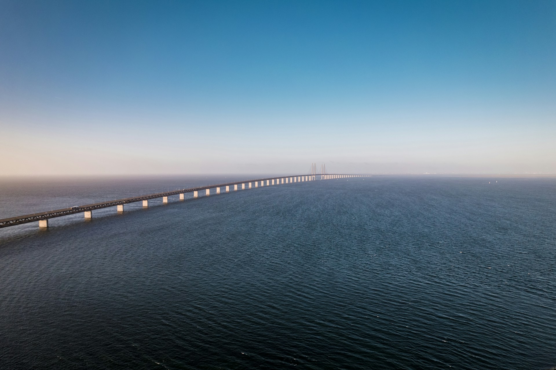 Sweden-Malmö-Øresund Bridge-julian-hochgesang-958ZDxy9Lok-unsplash
