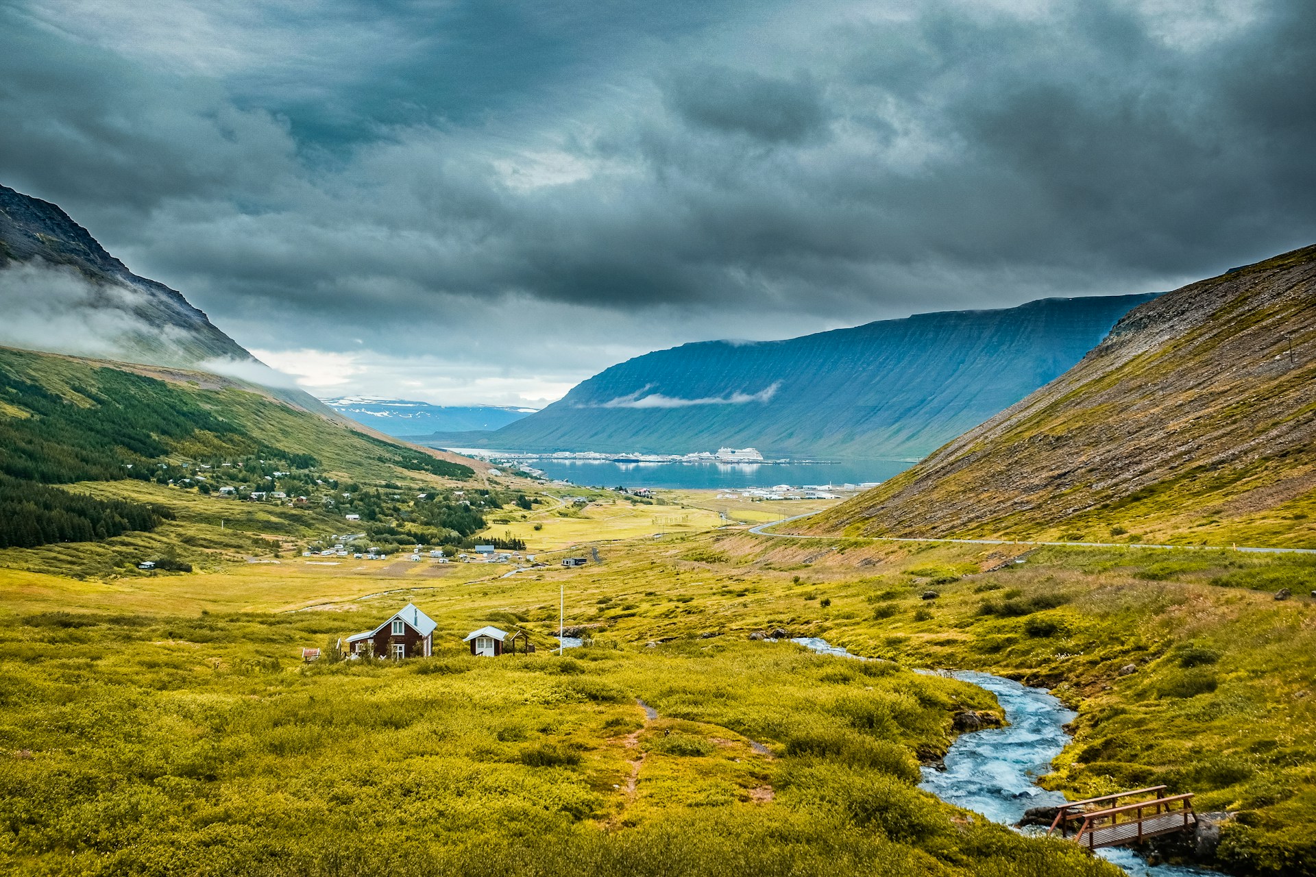 Iceland-Westfjords-Ísafjörður-for Hildur-joel-rohland-6BLE9HVwIJw-unsplash