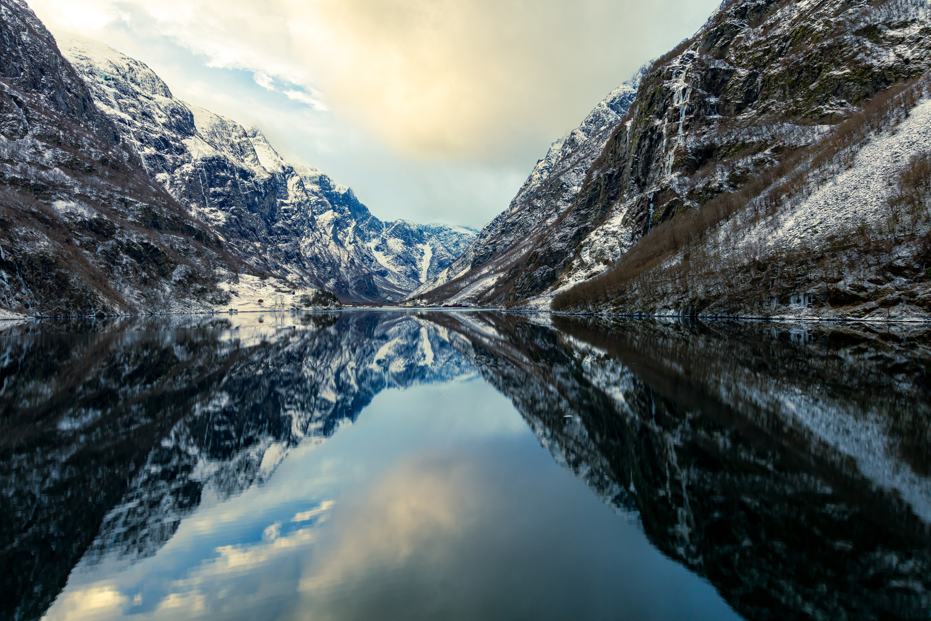 Norway Aurlandsfjorden web - Winter - Sven-Erik Knoff - Visit Norway