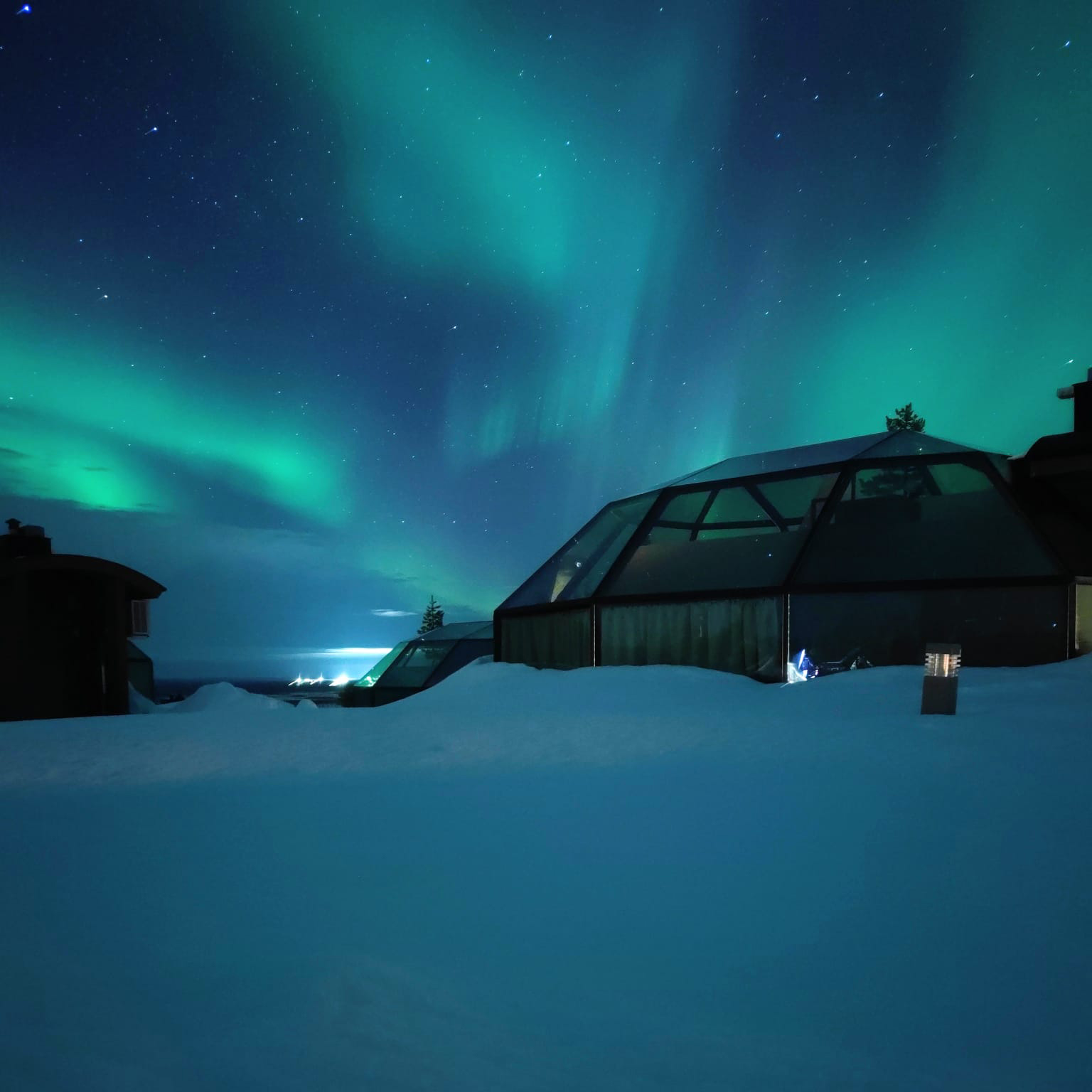 Tom FAM 2026-Levi igloos northern lights 05-square