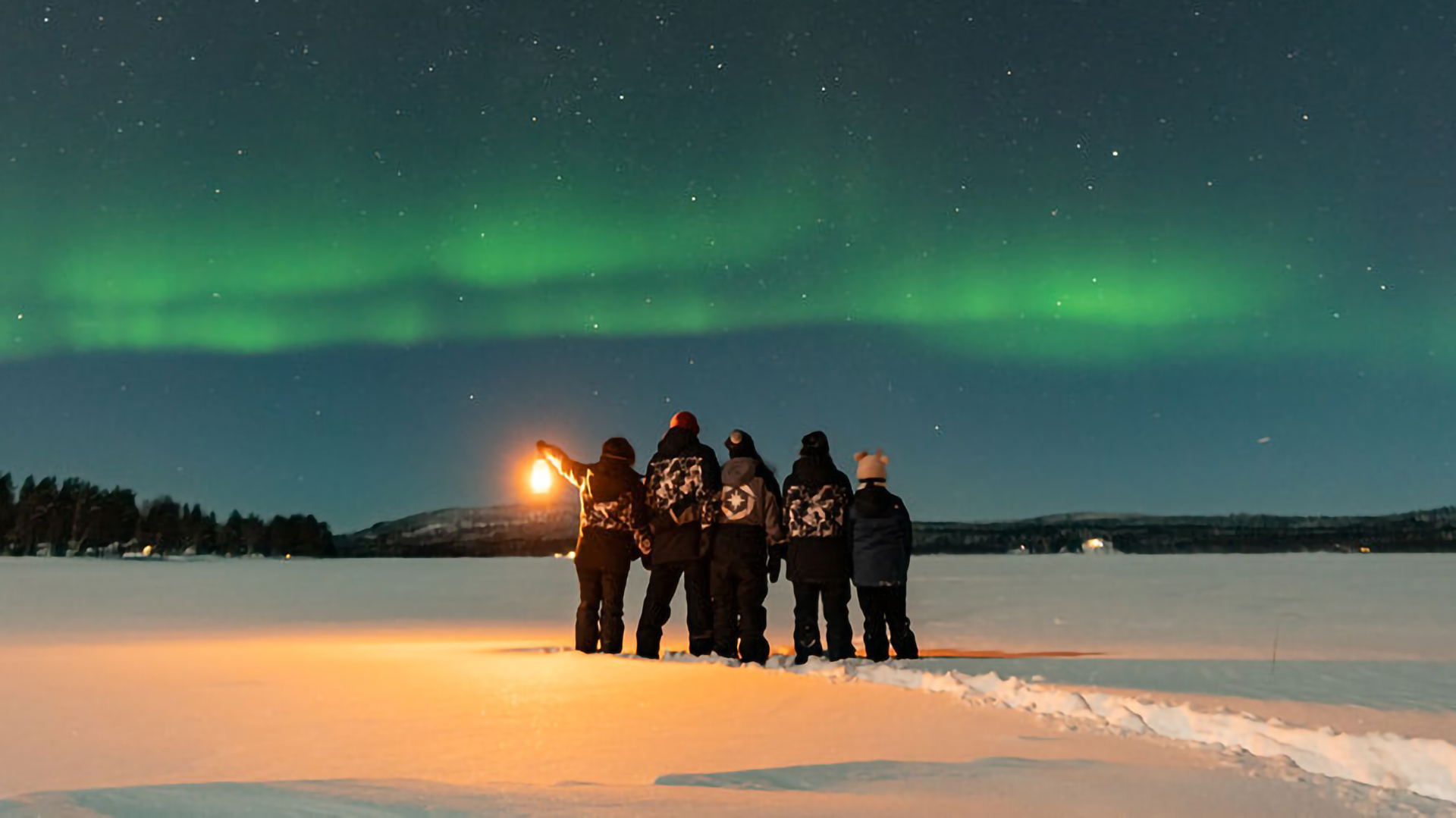 Web banner Rovaniemi Finland Winter Northern Lights DSC02438 - credit as Photo Beyond Arctic