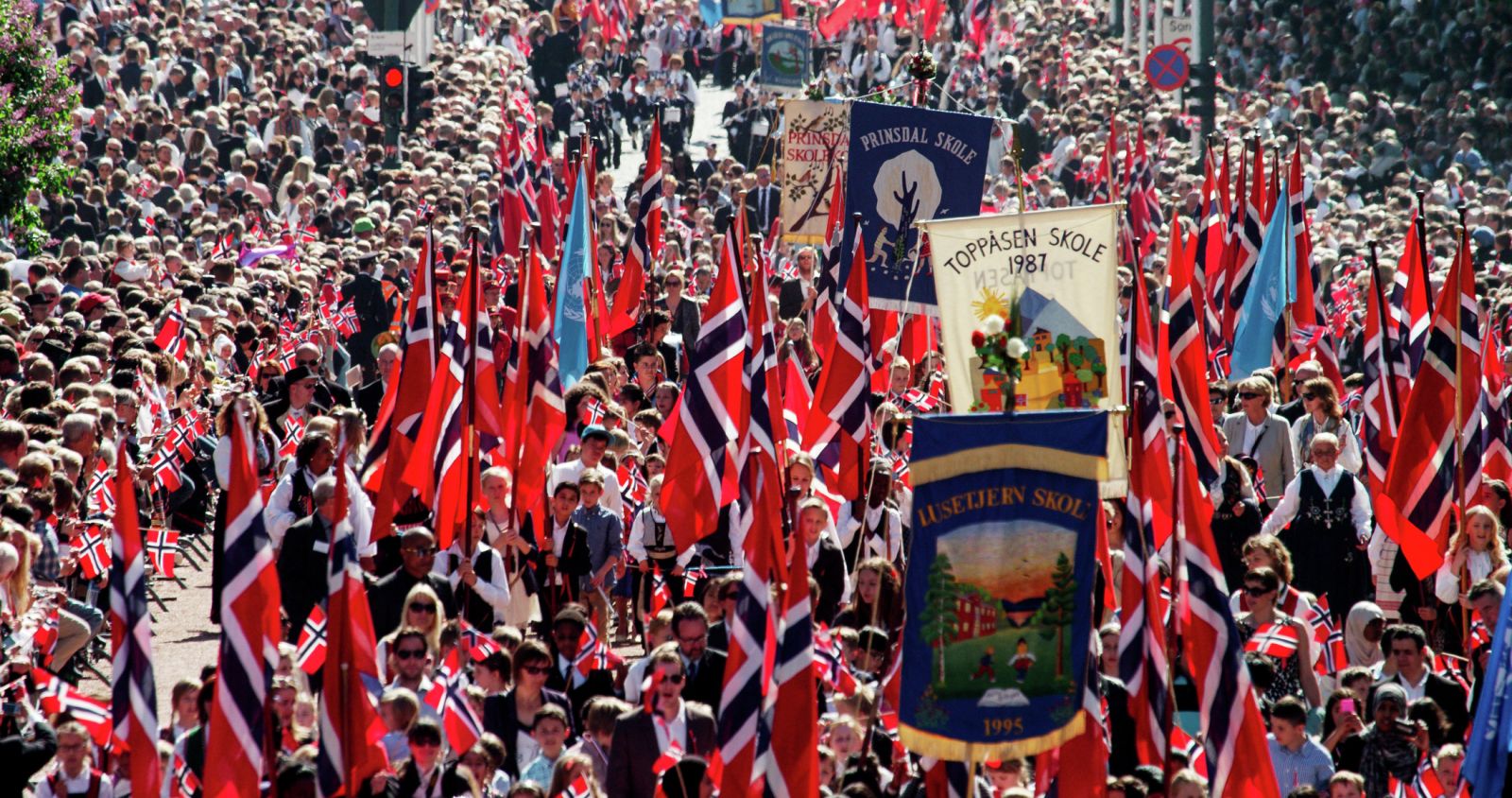 норвегия праздники. население норвегии. день независимости норвегии. осло королевский дворец и королевская семья. национальные праздники дании.