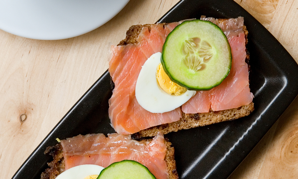 01-Finnish-breakfast-rye-bread-with-salmon