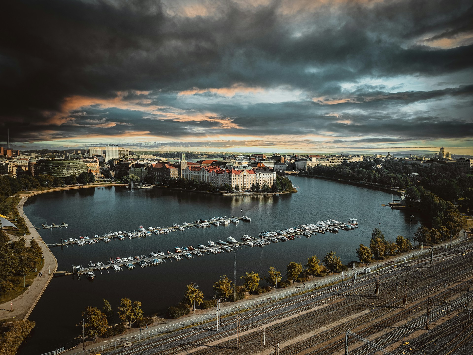 Finland-Helsinki-Töölö-adunais-perez-sy4Hca0zPdU-unsplash
