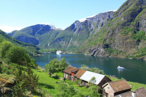 Norwegian Coastal voyage & Norway in a Nutshell® tour | 50 Degrees North