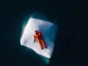 Swimming on Iceberg 